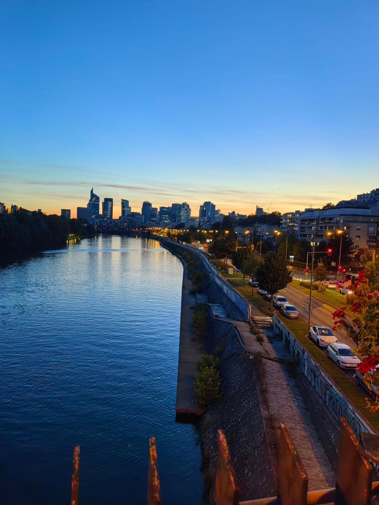 Paris La Defense - Seine View - Very Near Metro 3 Apartment Courbevoie